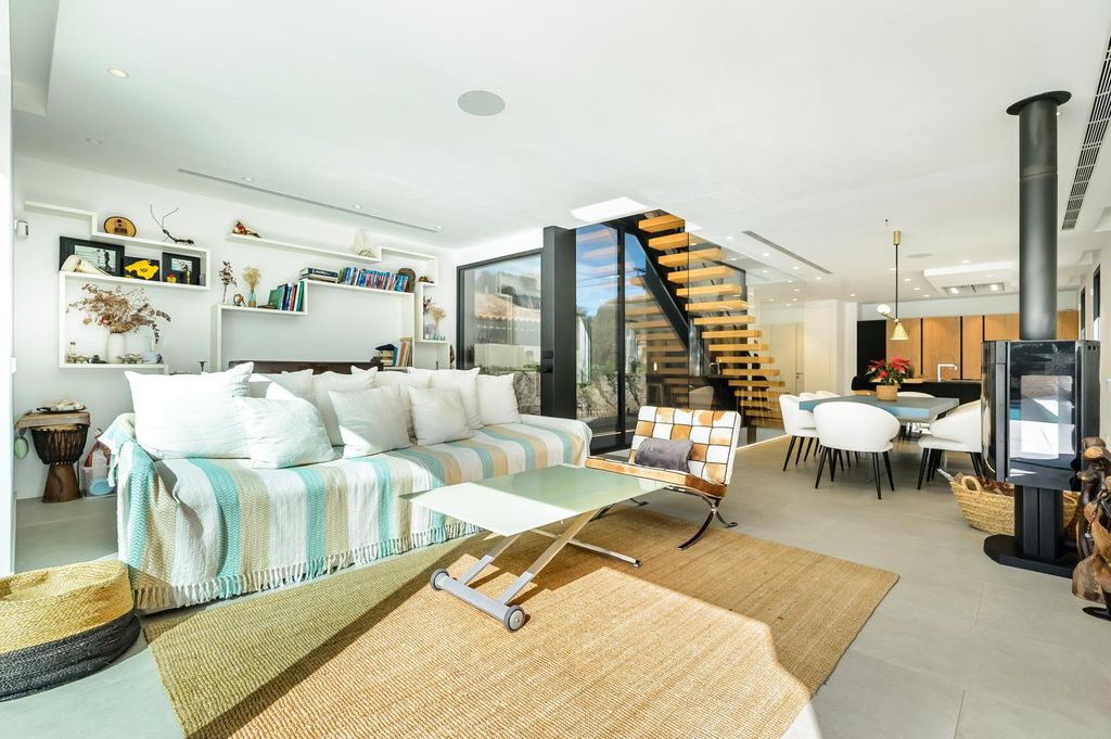 Property photo 3 of 27 Photo-2025-10-30-11-05-31 4.Jpg