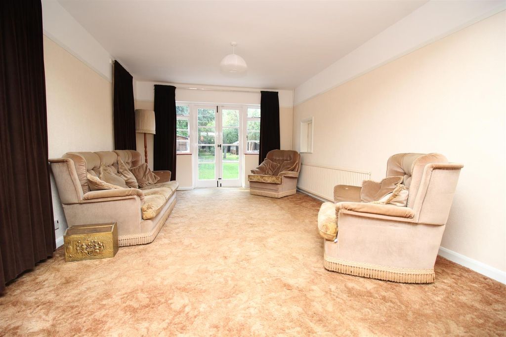 Property photo 3 of 11 Lounge 2.Jpg