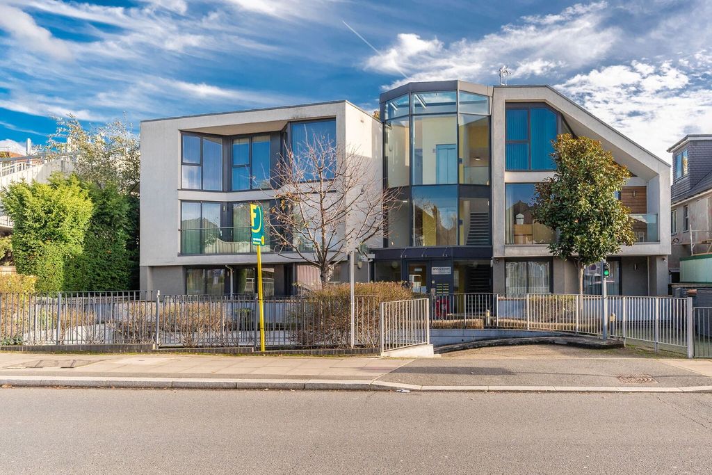 Additional image 8 of 3 bed flat for saleEdgwarebury Lane, Edgware HA8