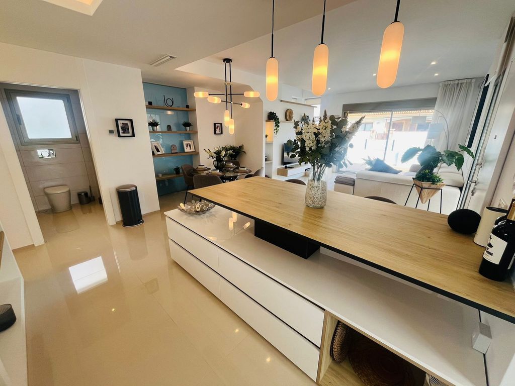 Property photo 2 of 30