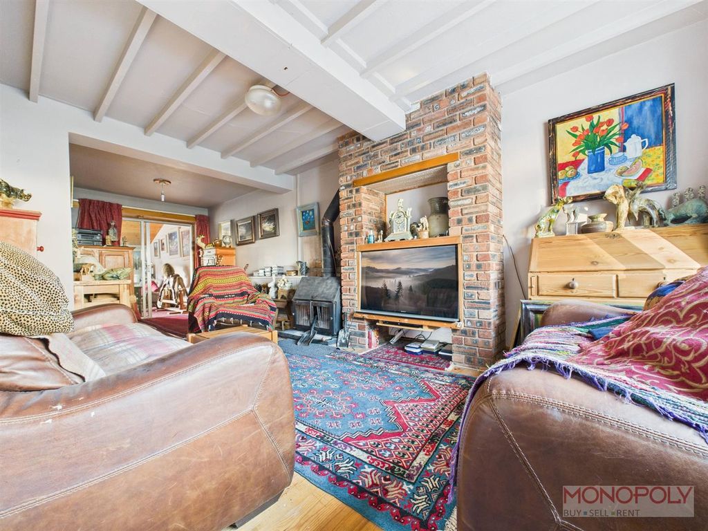 Property photo 2 of 34 Cam01943G0-Pr0567-Still012.Jpg