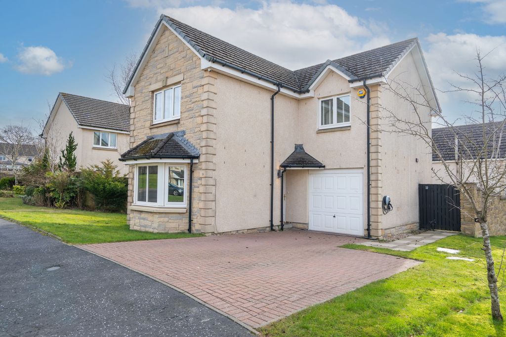 Property photo 2 of 41