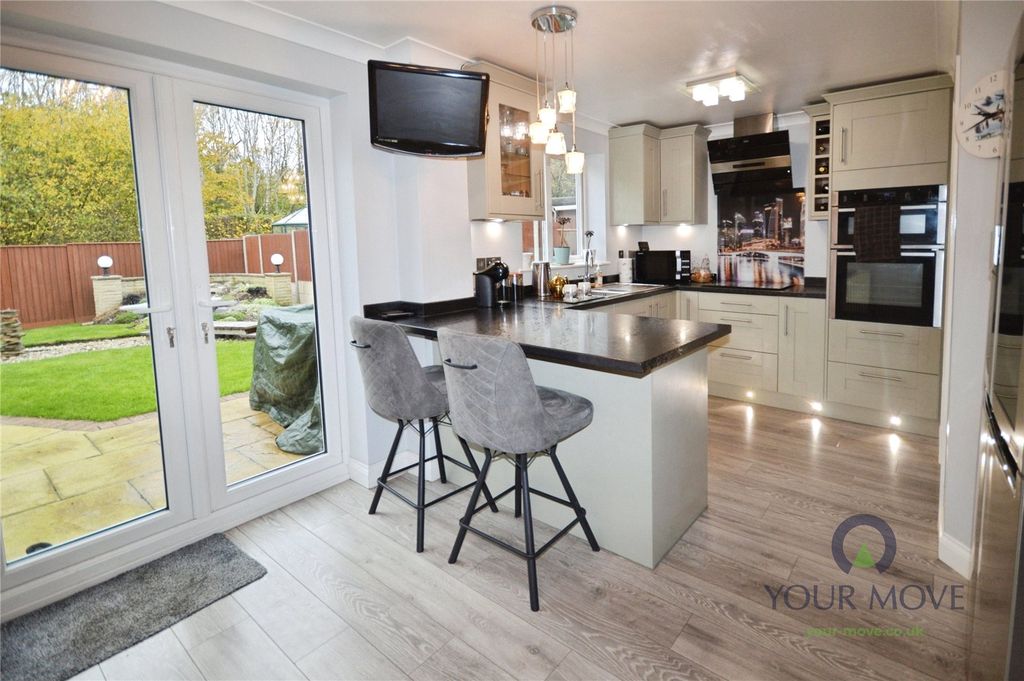 Property photo 3 of 27 Kitchen/Dining Room