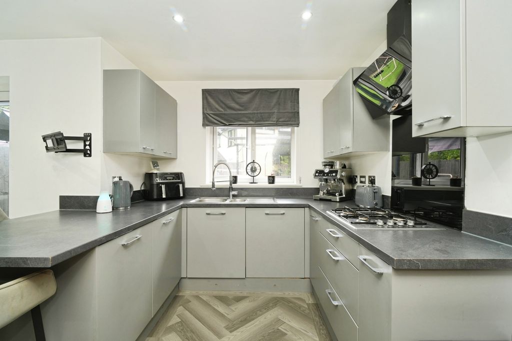 Property photo 2 of 31 Pbox-Img.Jpg