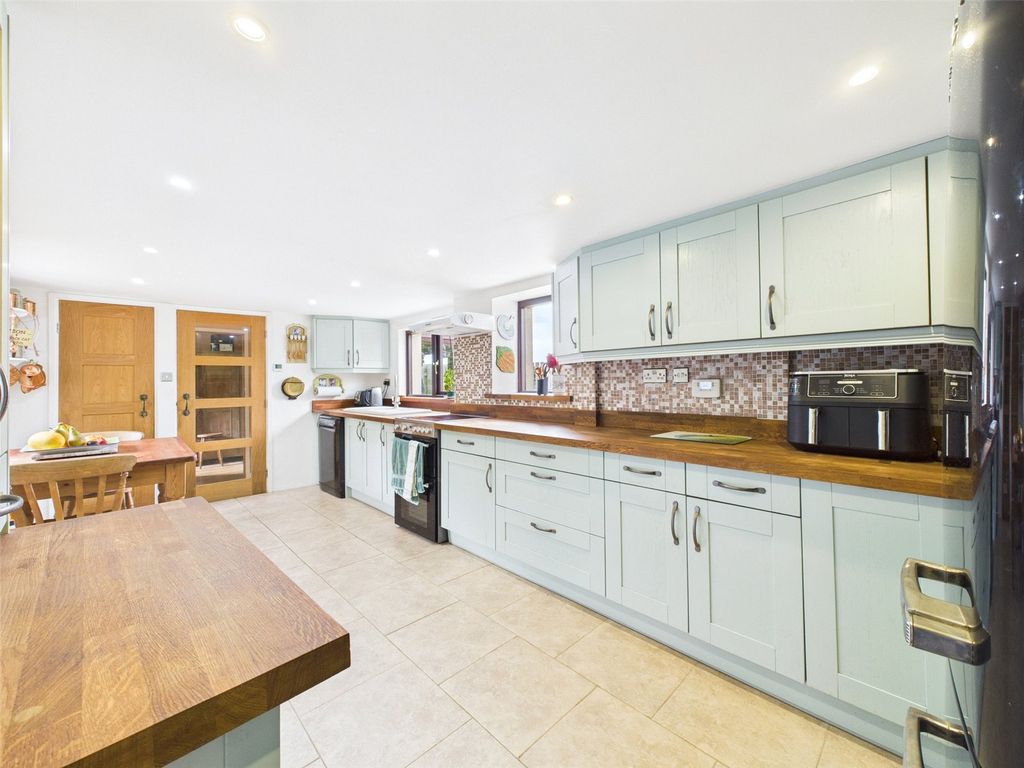 Property photo 3 of 35 Picture No. 22