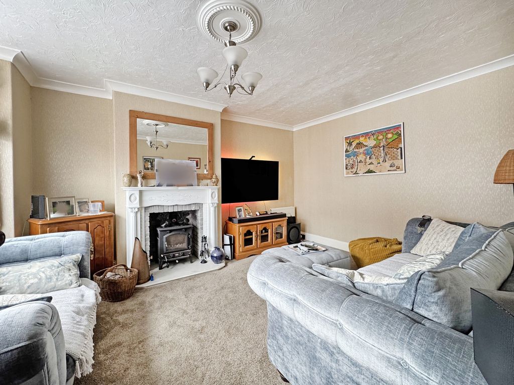 Property photo 2 of 33