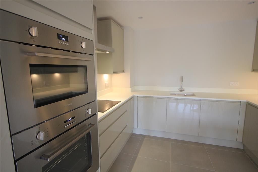 Property photo 3 of 9 Kitchen