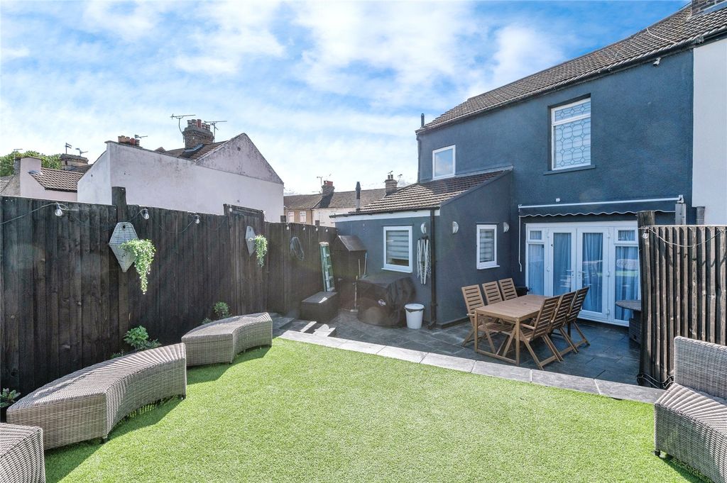 Property photo 1 of 17 Photography