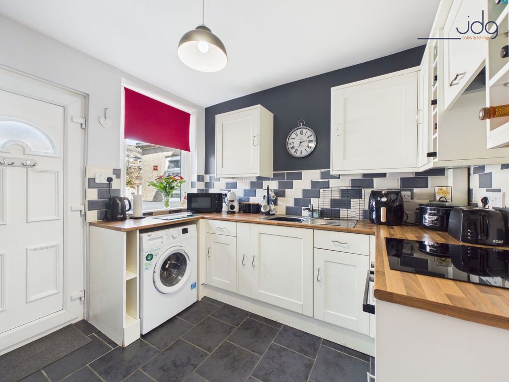 Property photo 2 of 11 Kitchen