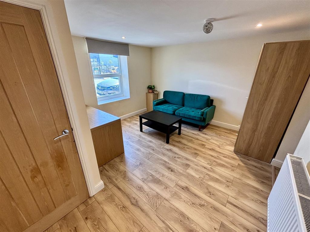 Property photo 3 of 10 Living Room
