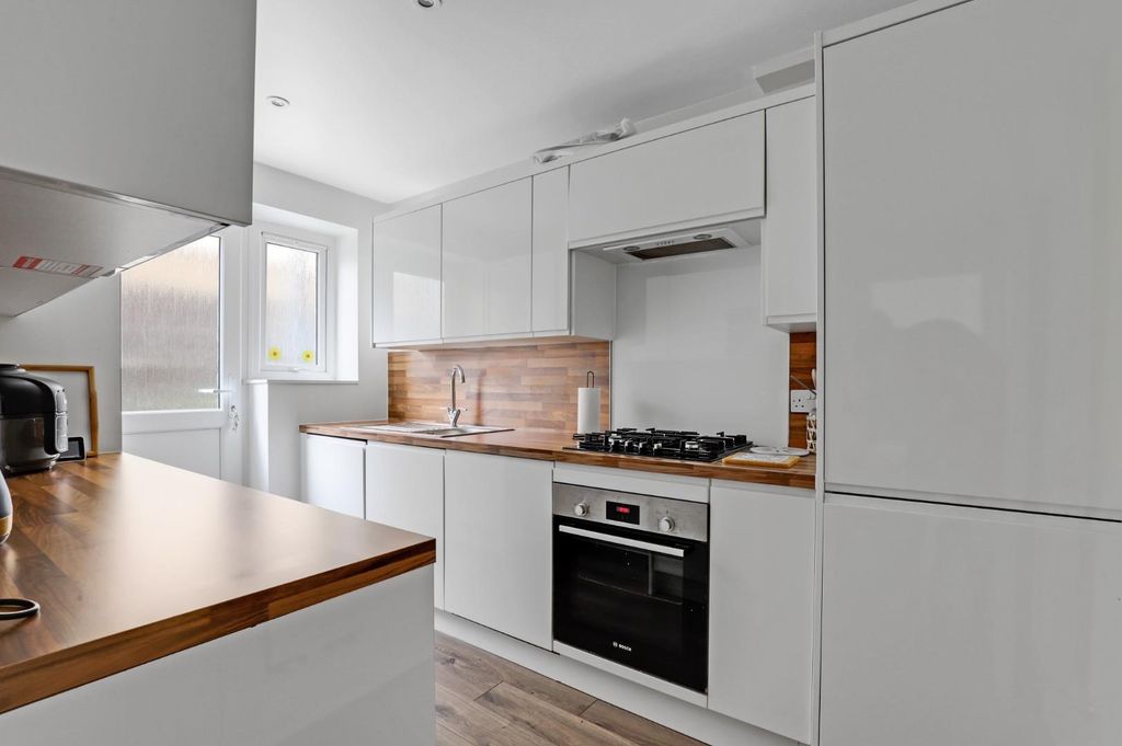 Property photo 1 of 15 06-c855Jhpropwpen - 9 Blakewood Court - 16.Jpg