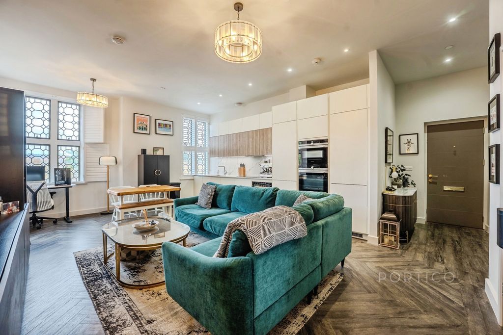 Property photo 1 of 11 Pbox-Img.Jpg
