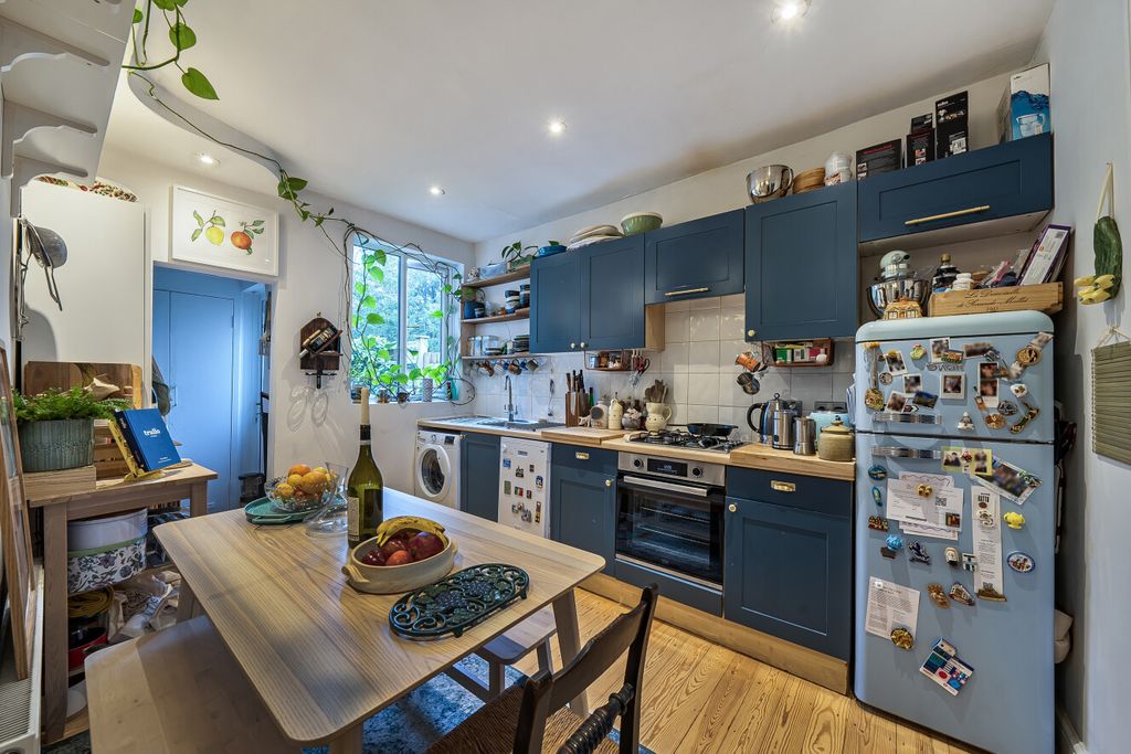 Property photo 2 of 13 1415134-9-6995Bda...