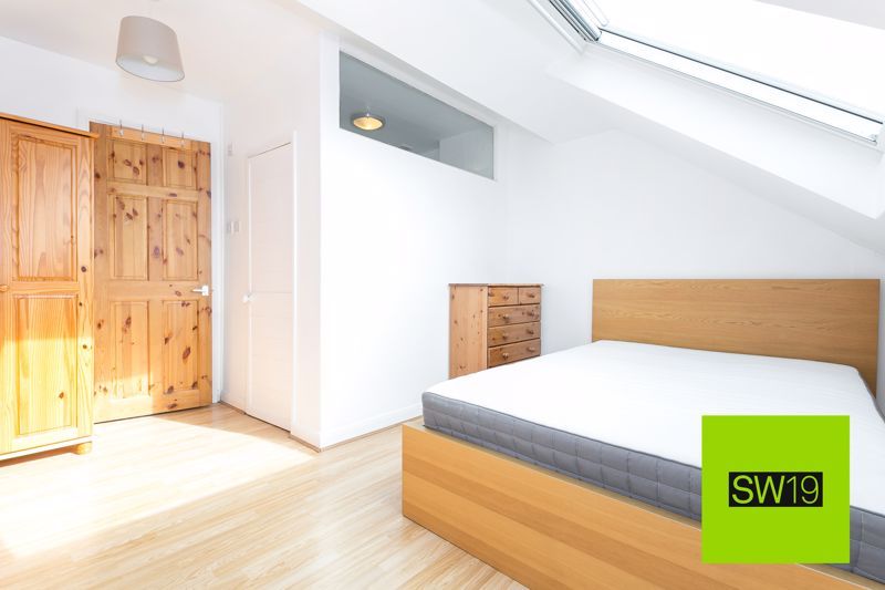 Property photo 1 of 15 Photo 4