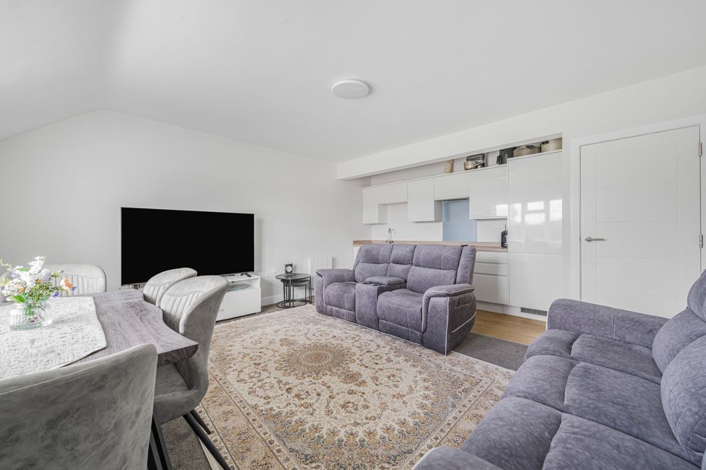Property photo 3 of 13 5394773