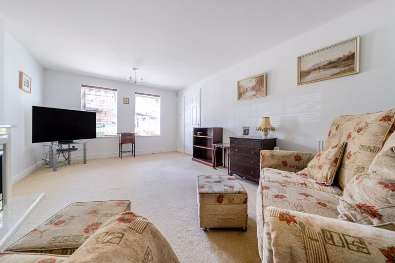 Property photo 3 of 21 Lounge