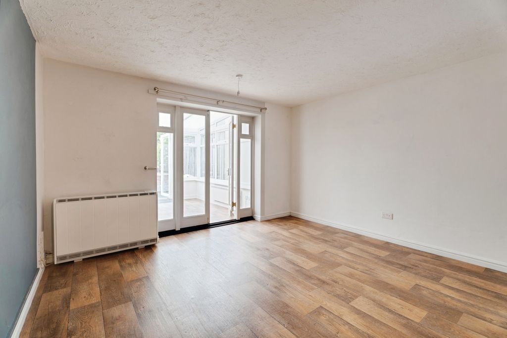 Property photo 3 of 15 Pbox-Img.Jpg