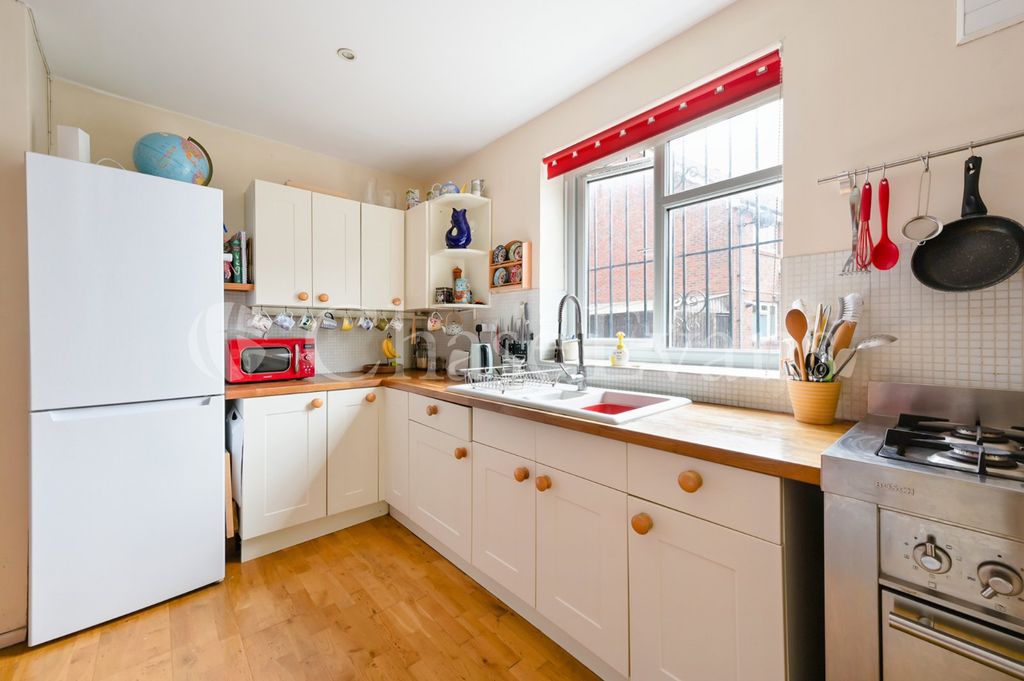 Property photo 2 of 17 Kitchen