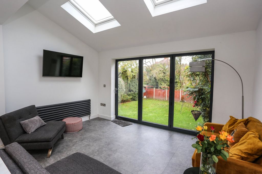 Property photo 3 of 17 Picture No. 02