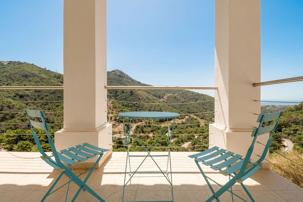 Property photo 2 of 42