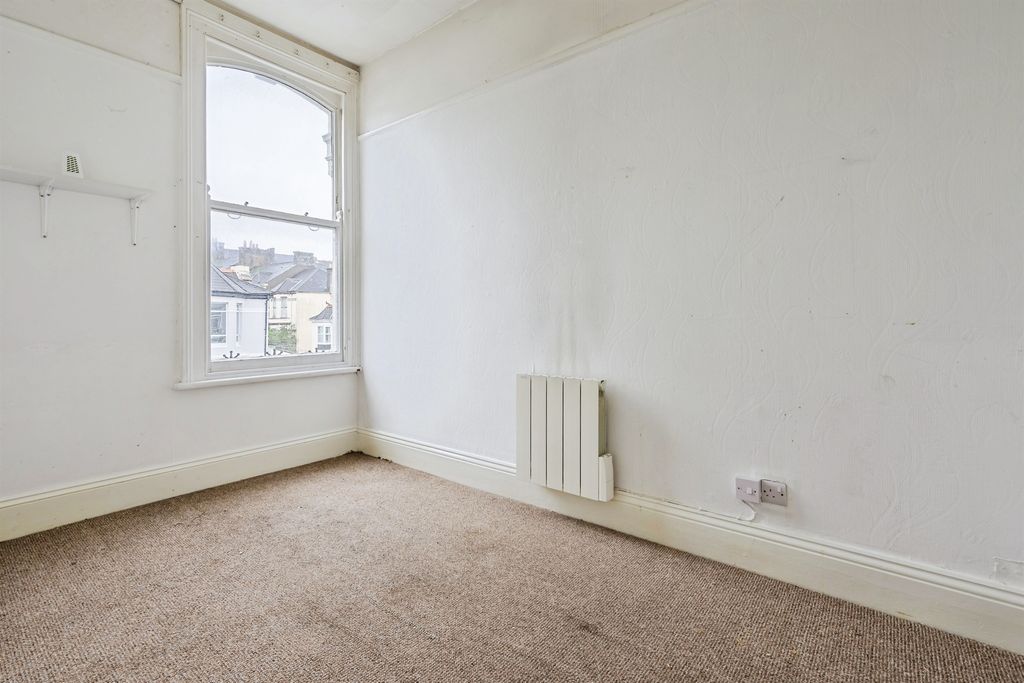 Property photo 2 of 26