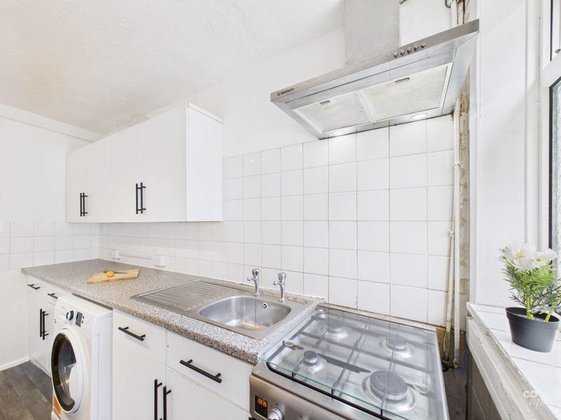 Property photo 3 of 17 Kitchen