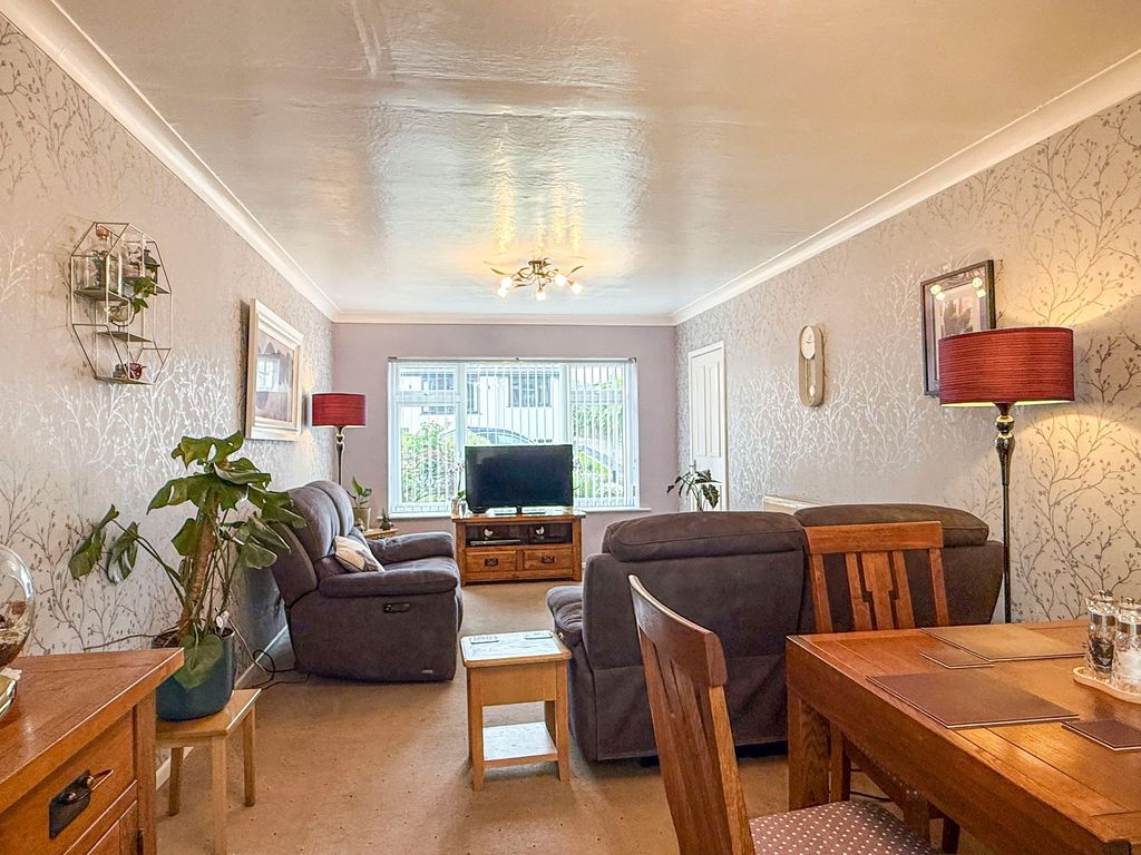 Property photo 2 of 33