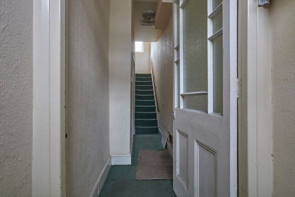 Property photo 2 of 9 Hallway