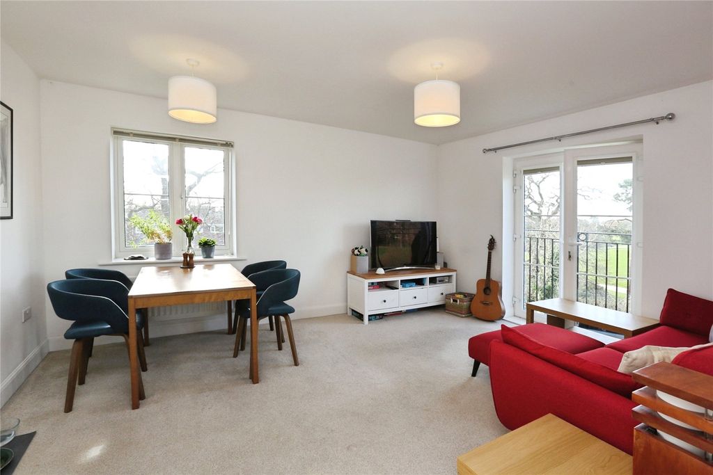 Property photo 2 of 16 Picture No. 17