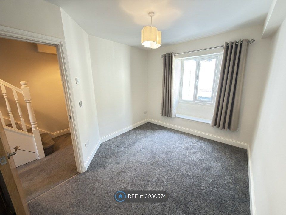 Property photo 3 of 9 Bedroom 2