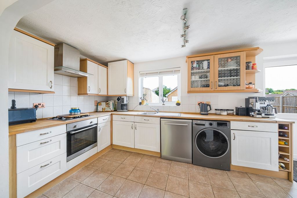 Property photo 2 of 25 Kitchen