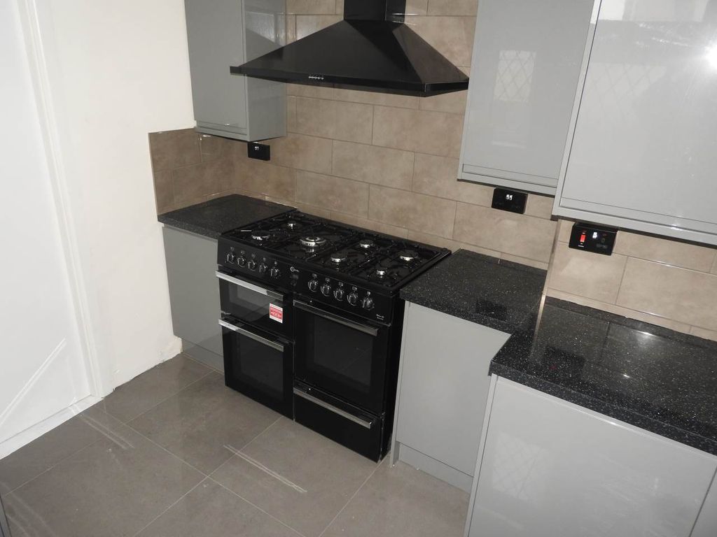 Property photo 2 of 13 Dscn0041 (1)