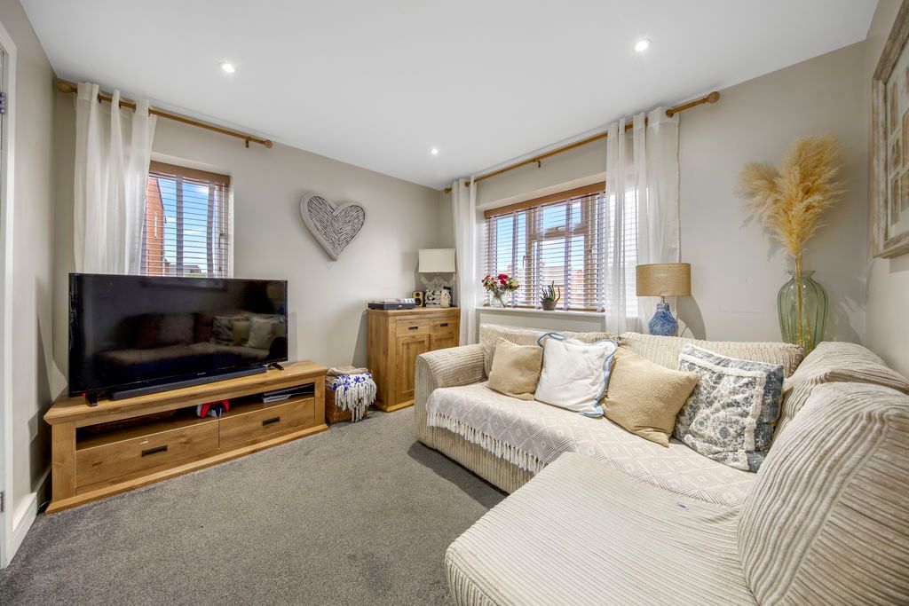 Property photo 2 of 25 Living Room