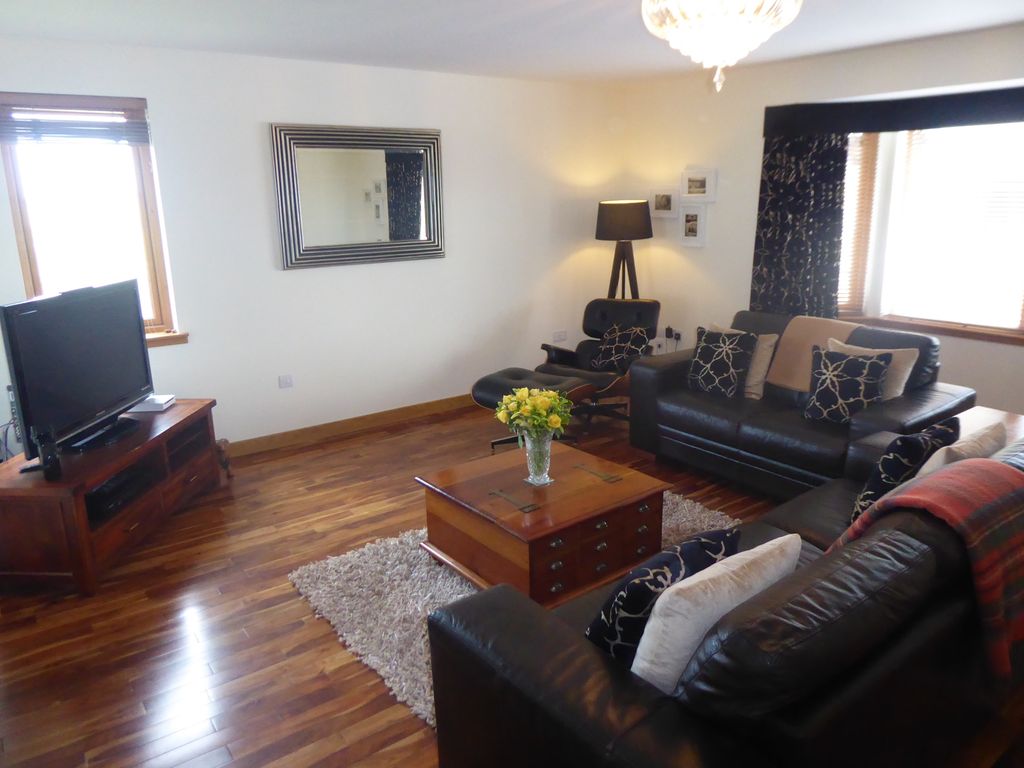 Property photo 2 of 27