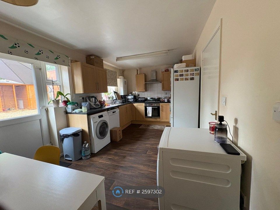 Property photo 2 of 9 Kitchen