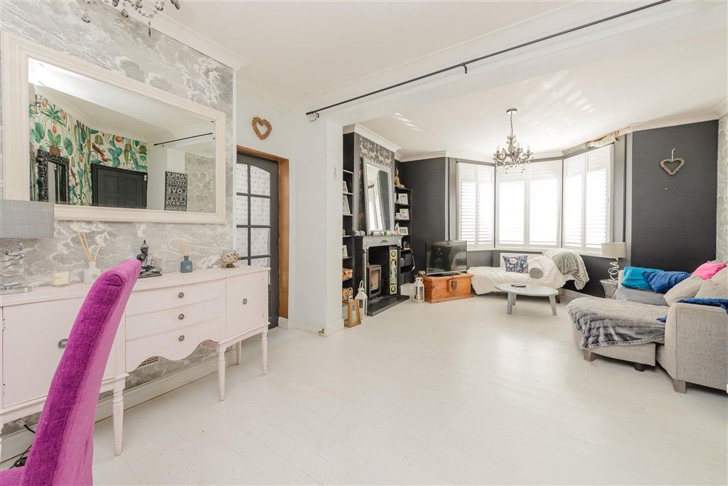 Property photo 3 of 12 Lounge/Diner