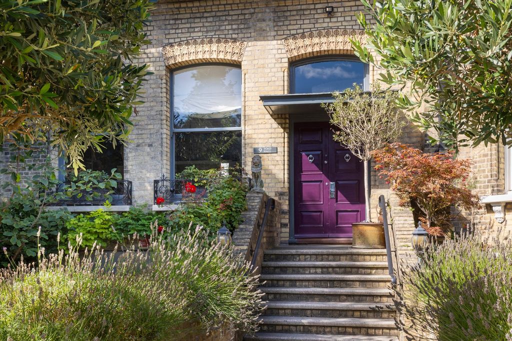 Property photo 2 of 31