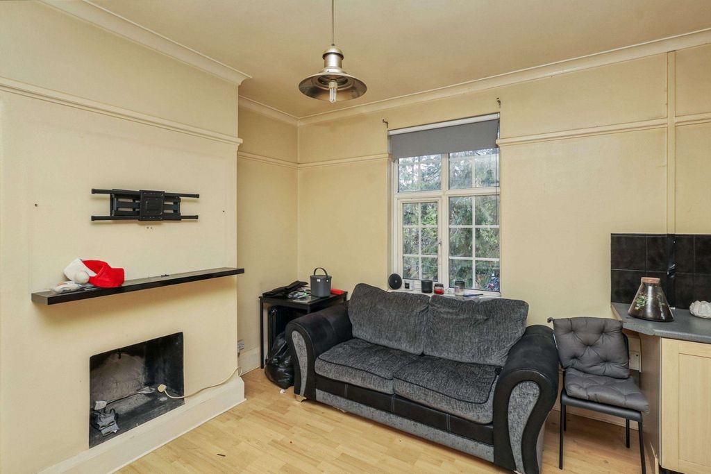 Property photo 2 of 13 Flat 16 Astra Court East, Astra Close, Hornchurch, Essex, Rm12 5Nj