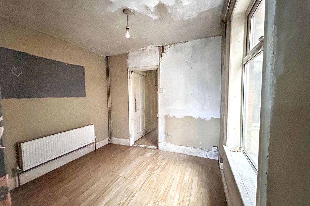 Property photo 2 of 12 5 Garrison Road, Great Yarmouth, Norfolk, Nr30 1Pz