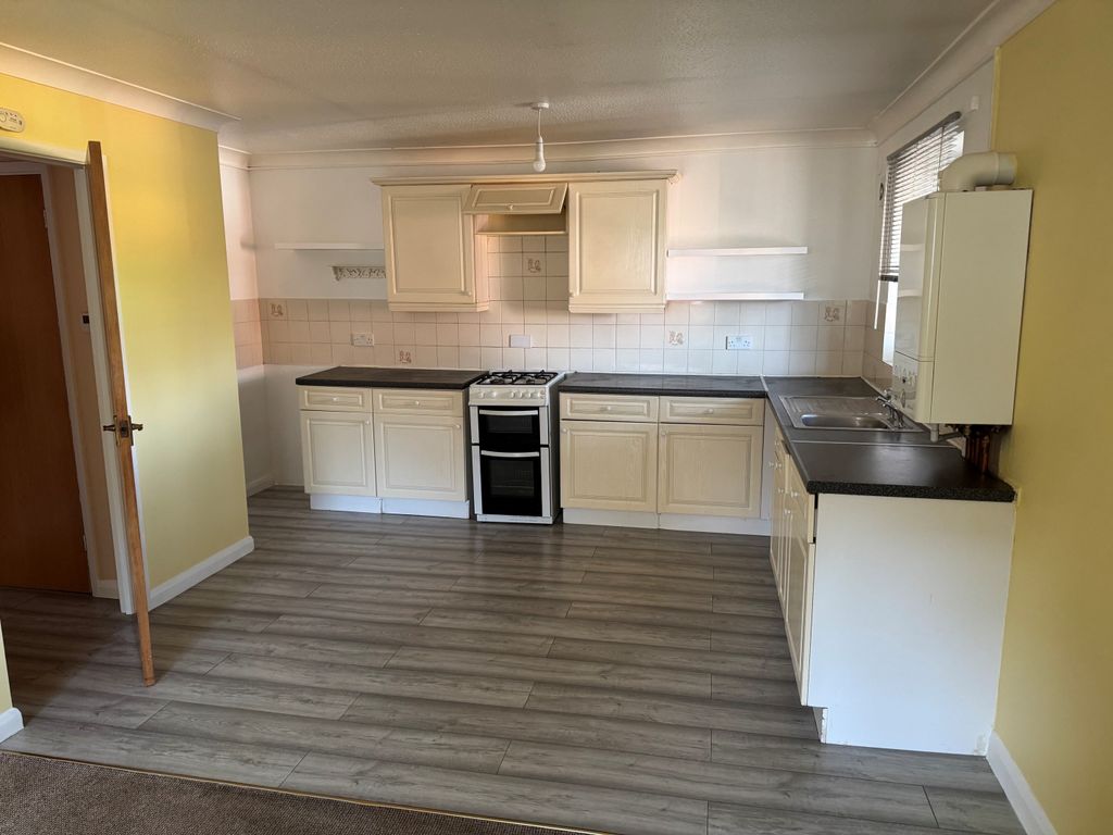 Property photo 3 of 6 Kitchen