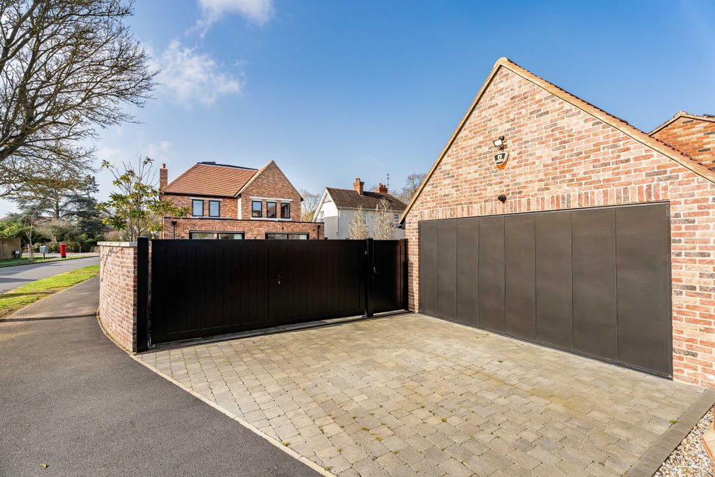 Property photo 3 of 42