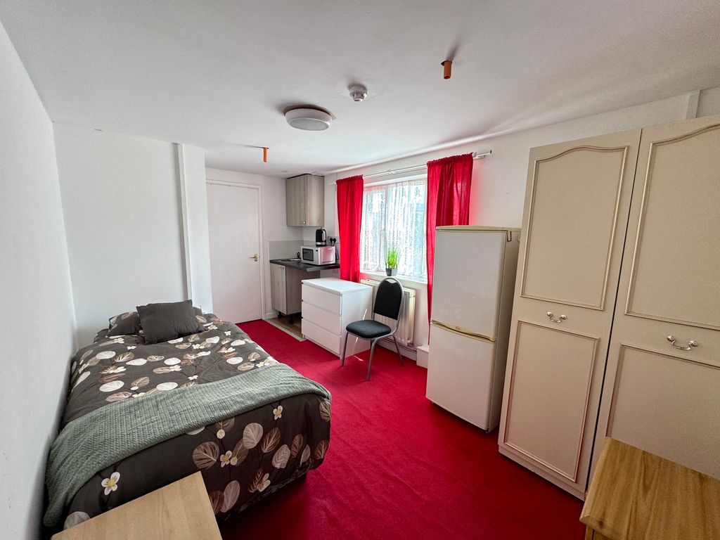 Property photo 1 of 5