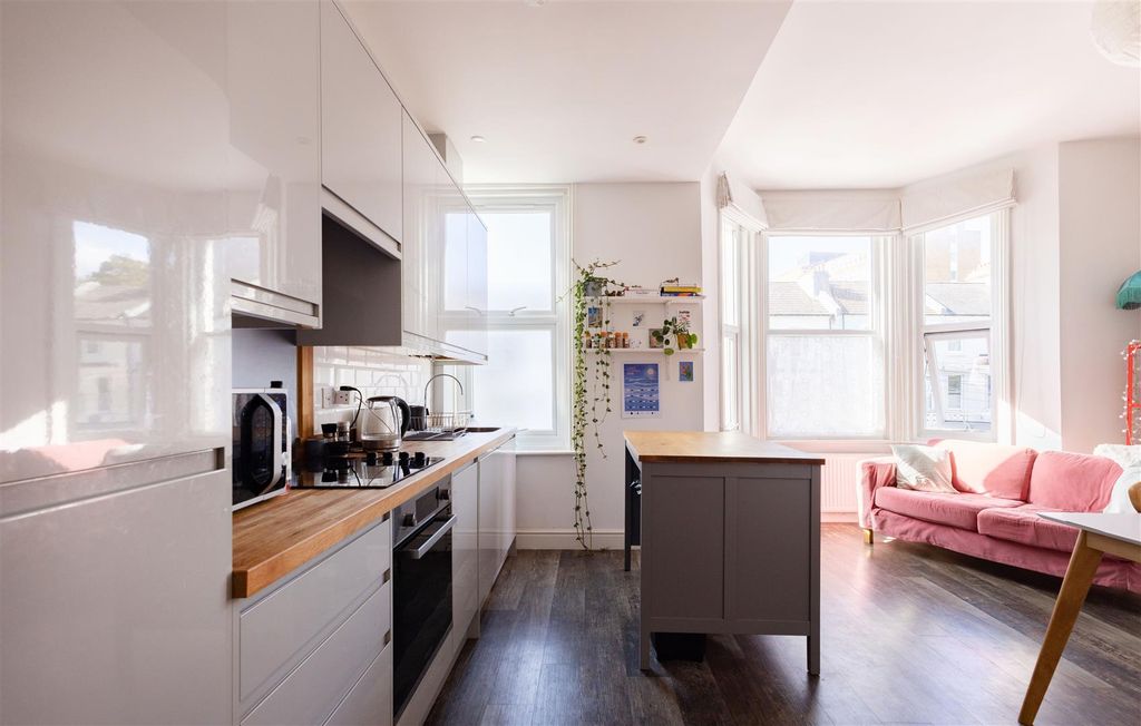 Property photo 2 of 17 Kitchen Diner