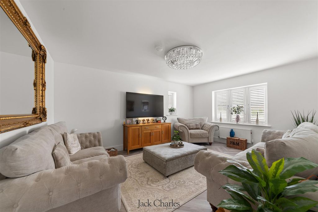 Property photo 2 of 18 19 Tully Drive 6.Jpg