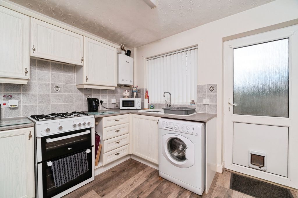 Property photo 2 of 13 Kitchen