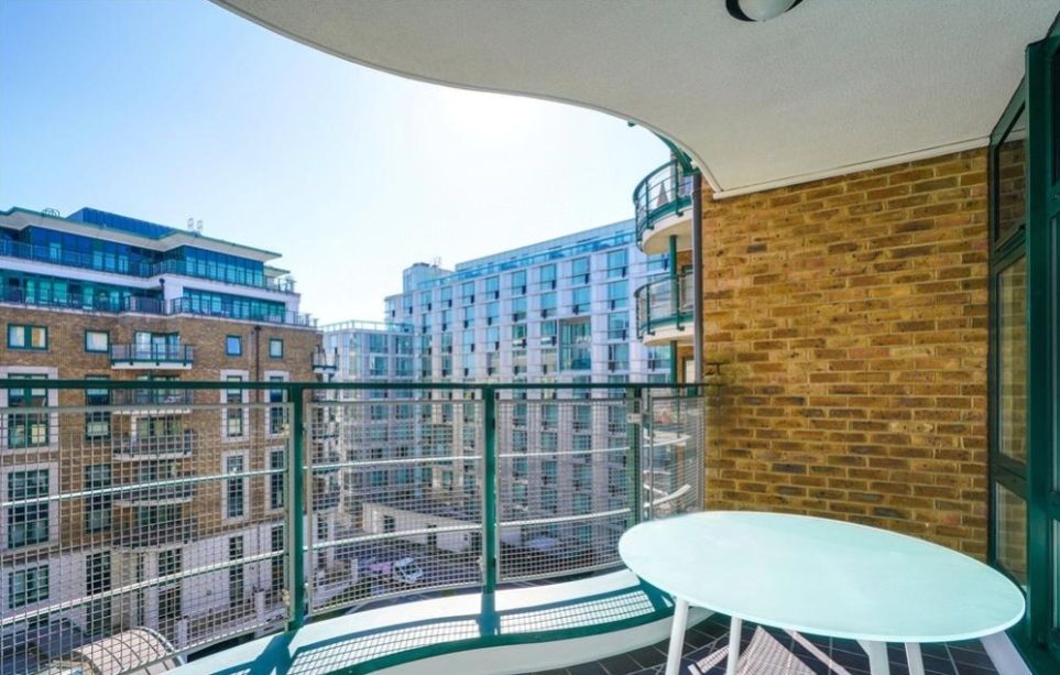 Property photo 3 of 7 Balcony