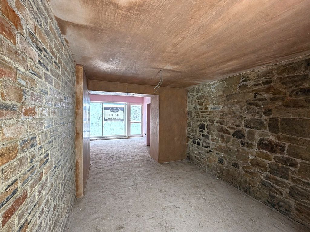 Property photo 3 of 8 Photo 7