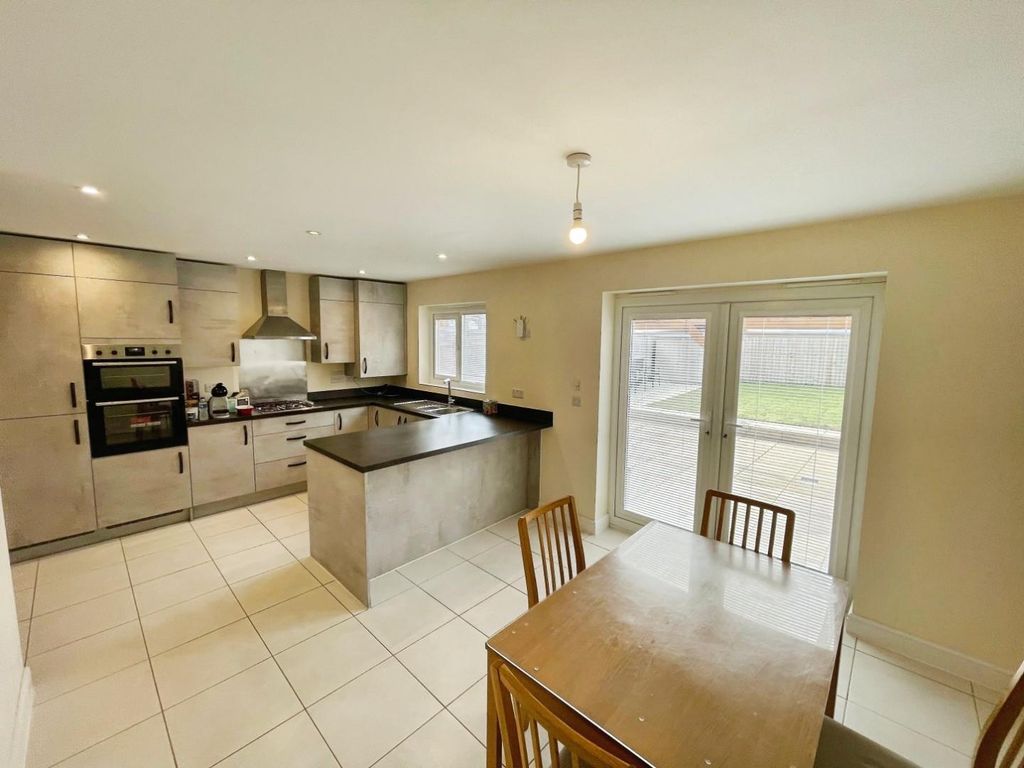 Property photo 3 of 39 377dc0A5--484B-B3D2-1C4361707969-64641-00001707D72