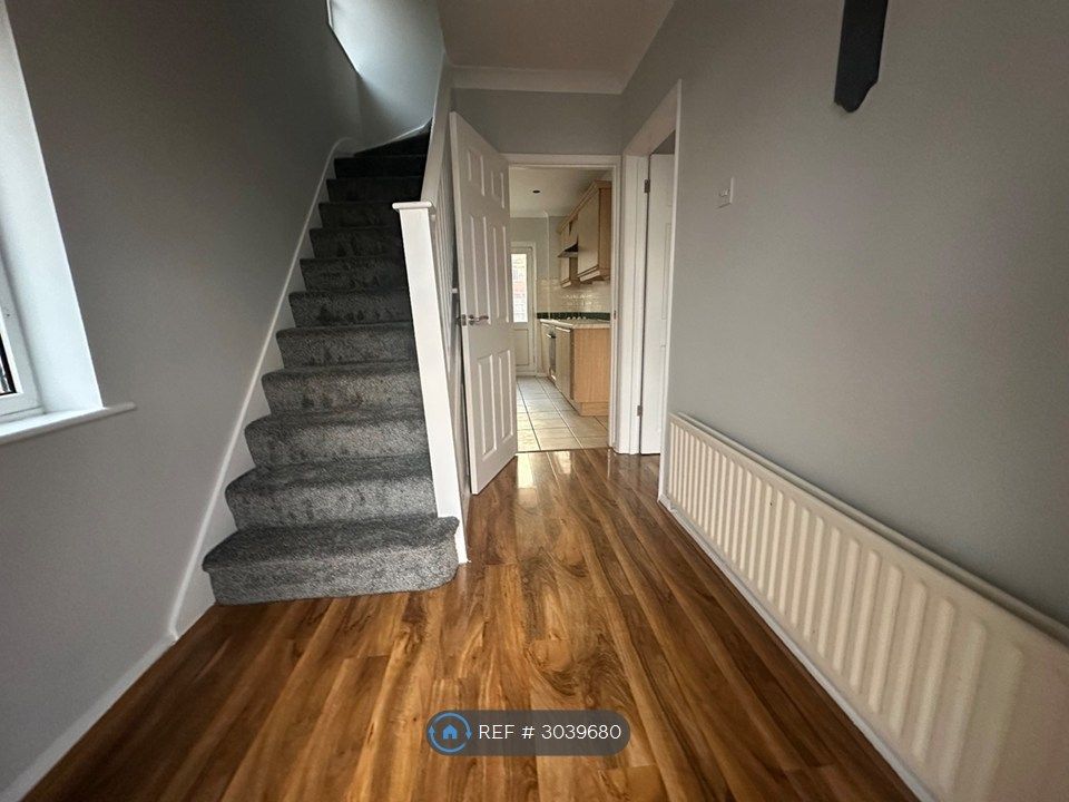 Property photo 2 of 14 Hallway