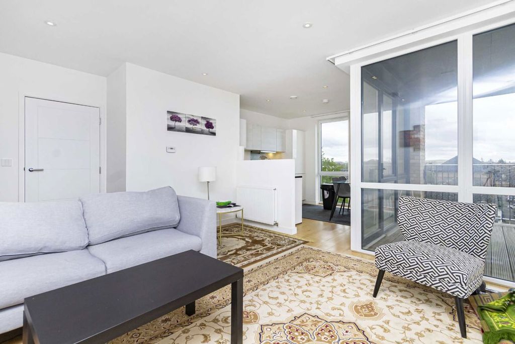 Property photo 2 of 8